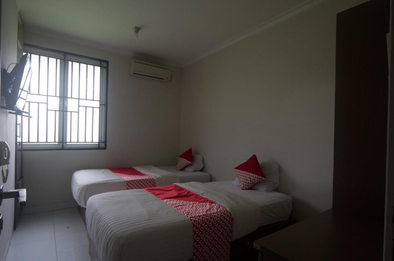 Oyo 3049 Scientia Dormitory Syariah Tangerang Exterior foto