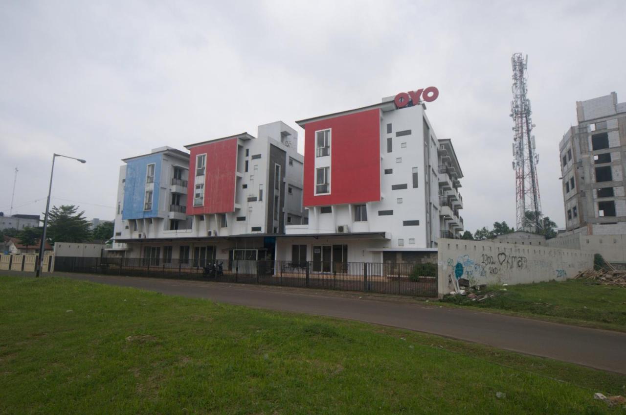 Oyo 3049 Scientia Dormitory Syariah Tangerang Exterior foto
